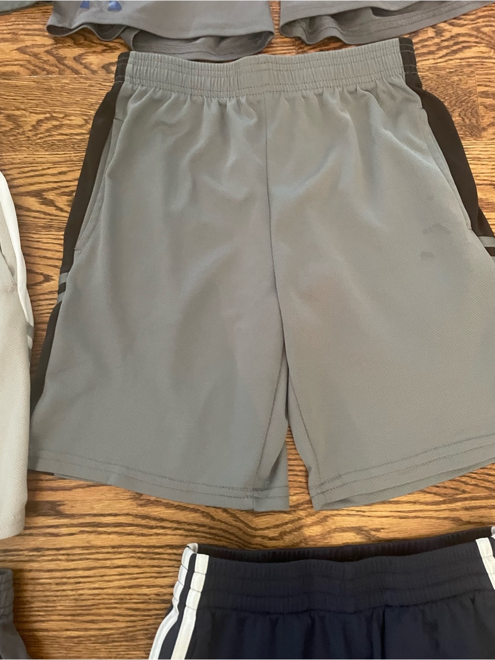 Bundle of boys medium athletic shorts. Various brands. - Picture 5 of 7